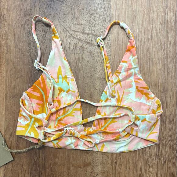 NWT Stone Fox Swim Daya Bikini Top Hot Tropix Print Size Small - Picture 5 of 6